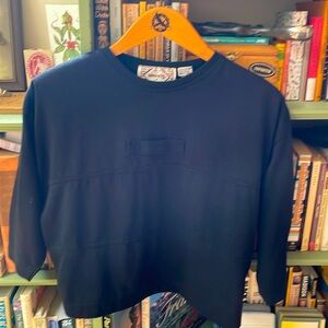 Cropped black shirt with cute details